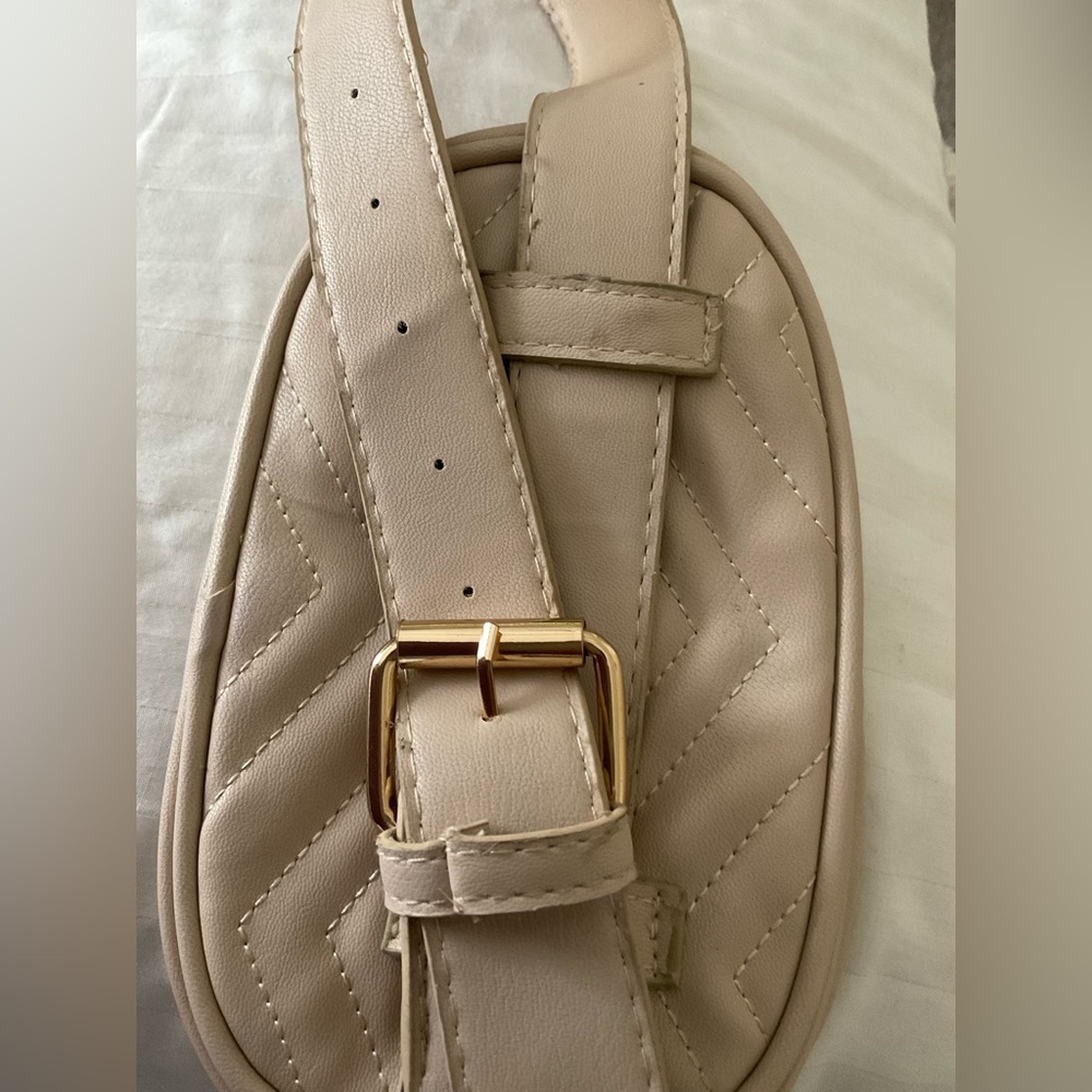 UE Cream Quilted Fanny Pack Crossbody | Minimalist Belt Bag | Adjustable Stra - Picture 9 of 9